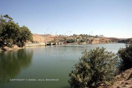 Image du Maroc Professionnelle de  Le Barrage Machraa Hamadi dont la capacité est de 42 Millions de m3, est construit sur l'Oued Moulouya, il permet, depuis 1956, d'approvisionner la région et d'irriguer les terres de cultures, ce barrage fournit en eau potable les ville de Nador, Oujda, il permet également l'approvisionnement des centre de Taourirte et El Aïoun Sidi Mellouk. Samedi 1er octobre 2005. (Photo / Abdeljalil Bounhar) 